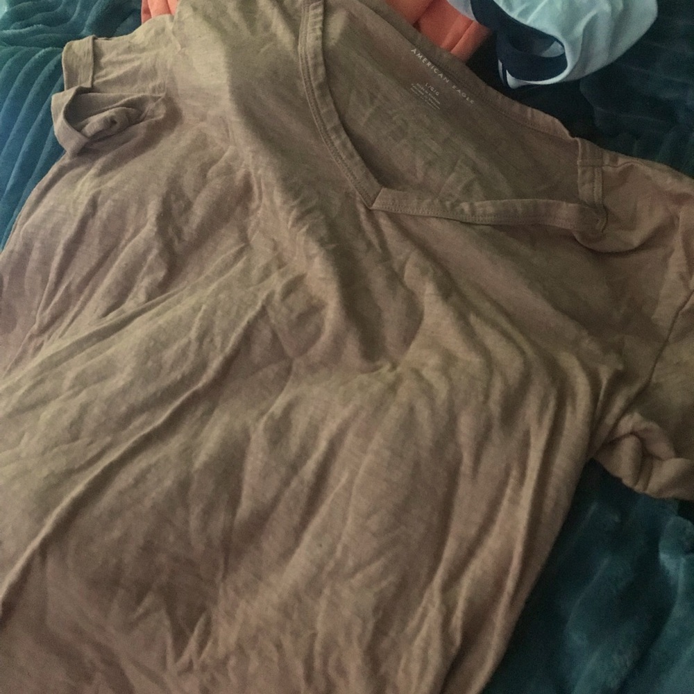 size large american eagle v neck top